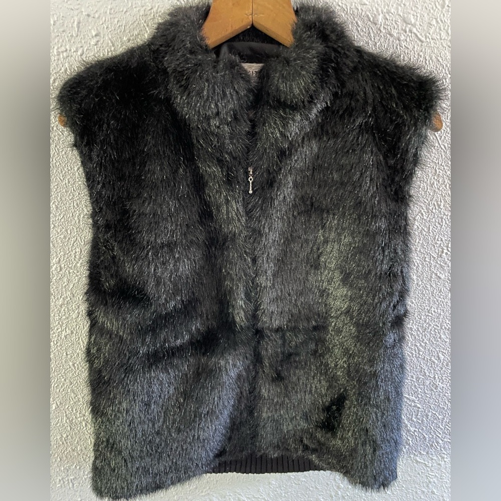 Perfect faux fur vest Get the attention you deserve wearing this. KIKIT brand